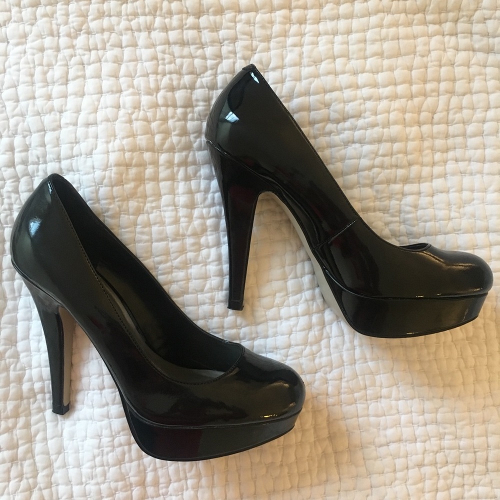 G by Guess ‘Vianaa’ black pump heels